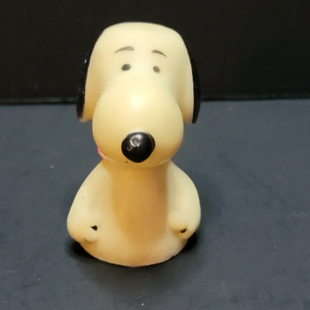 Vintage Snoopy Rubber Finger Puppet Peanuts 1966 Small Figure Toy 60s